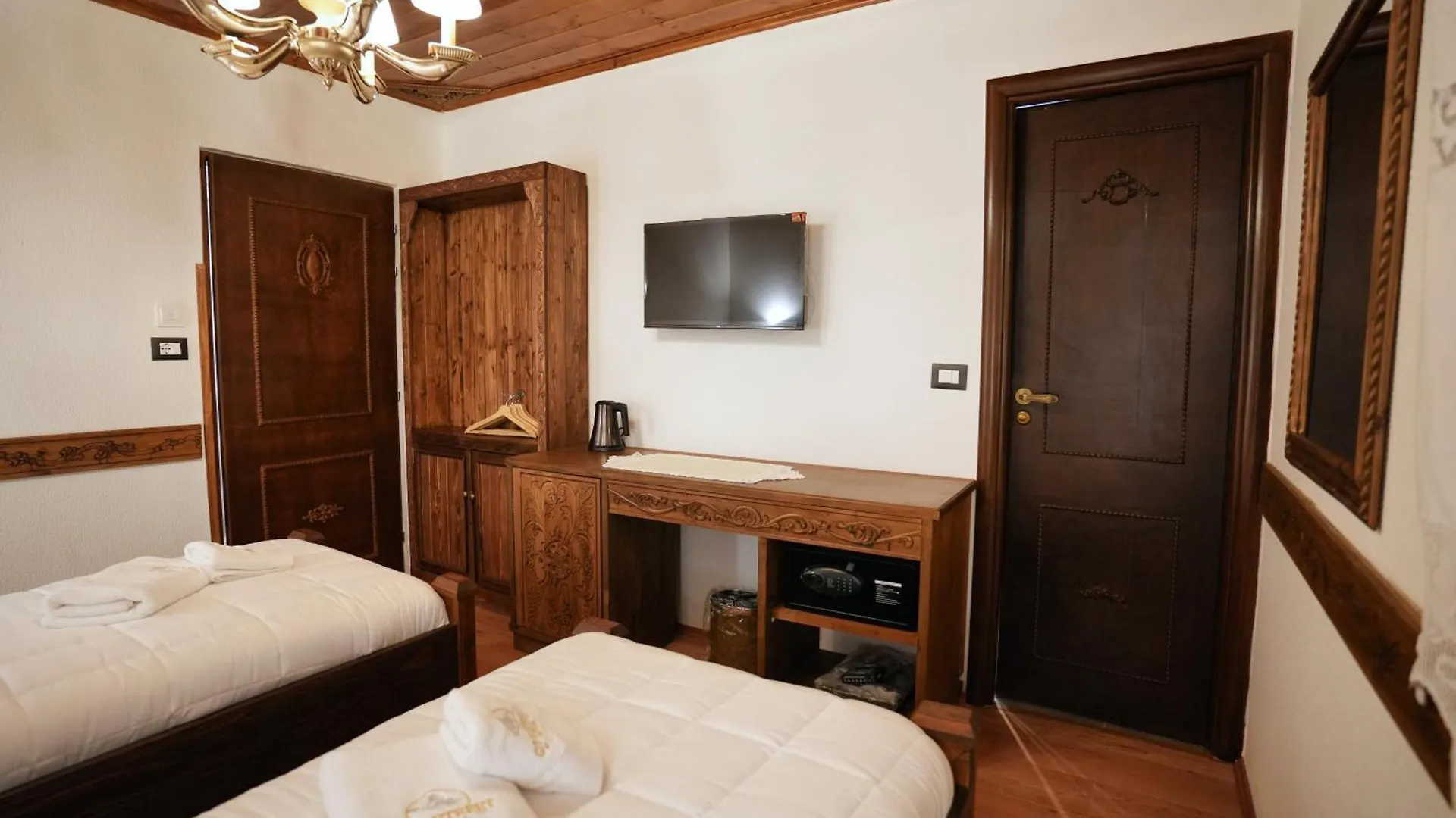 City Street Hotel Gjirokaster