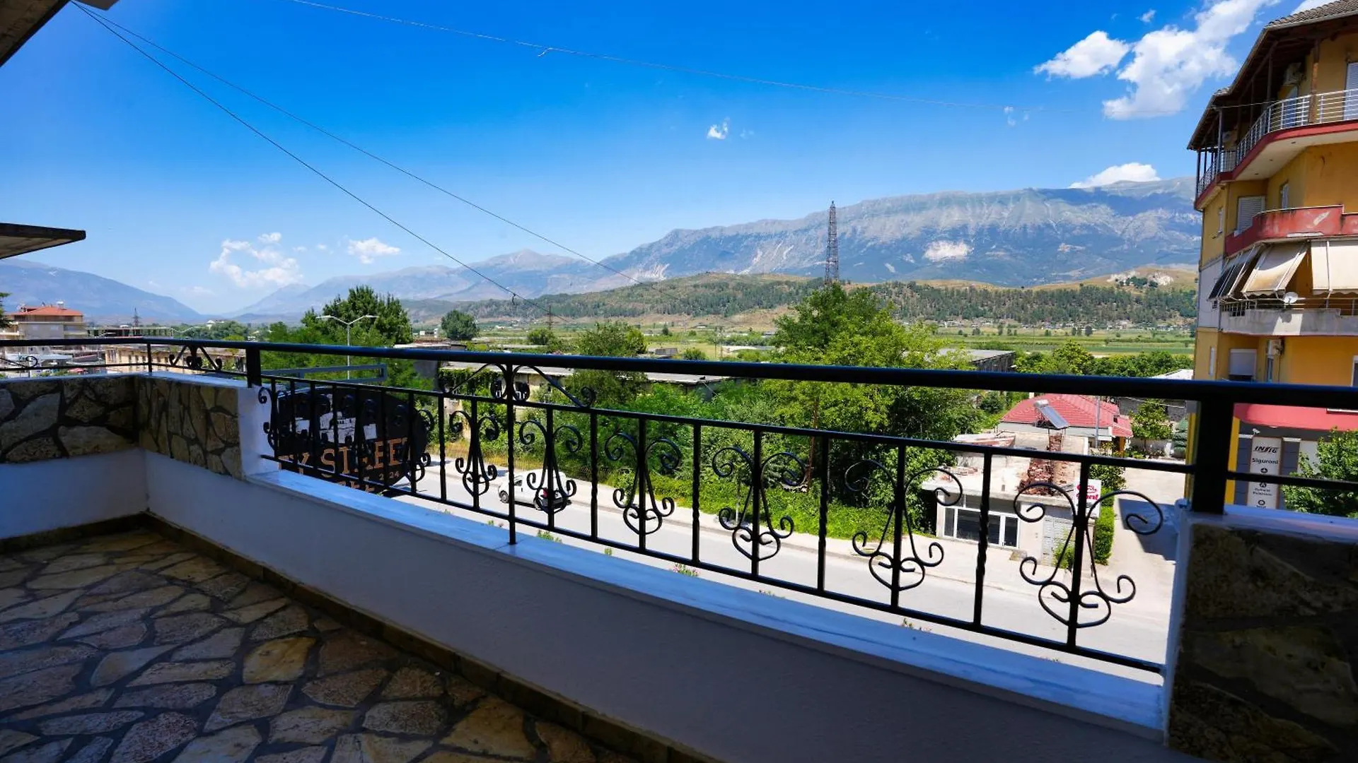 City Street Hotel Gjirokaster