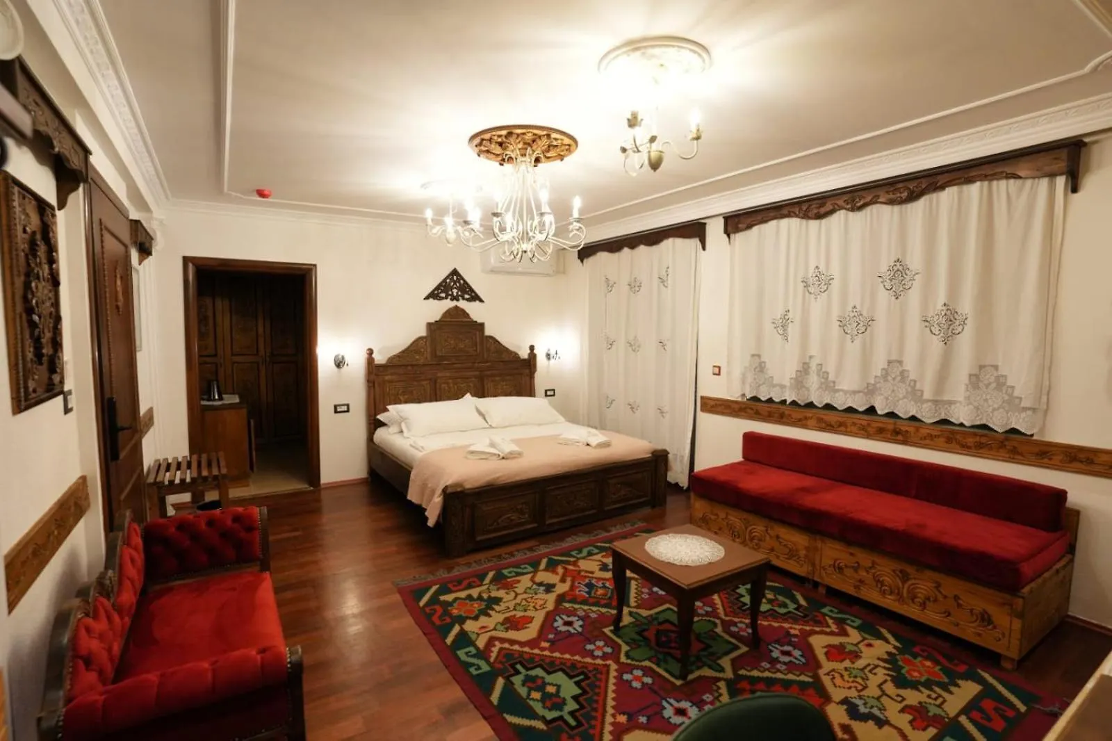 City Street Hotel Gjirokaster